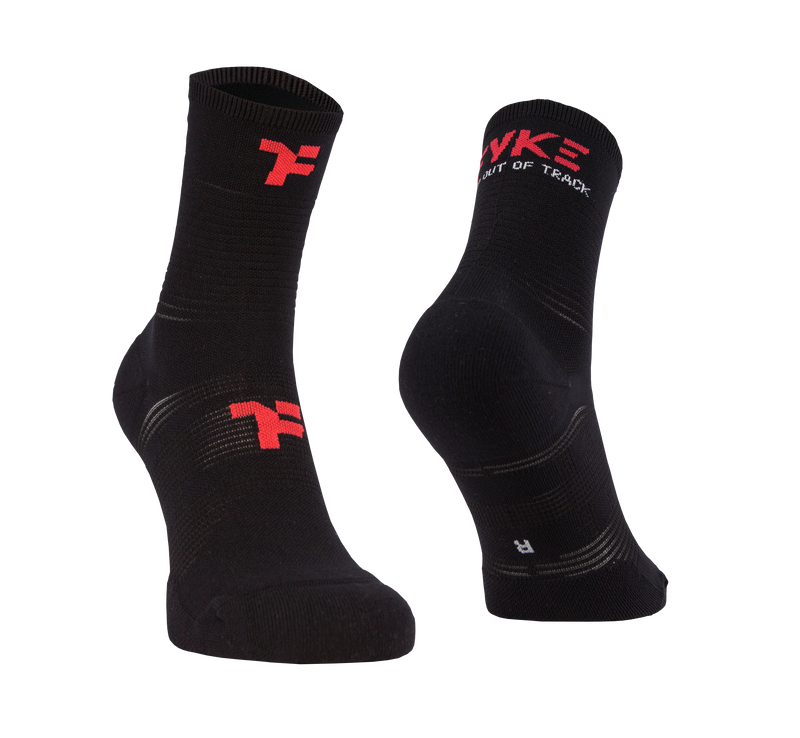 Chaussettes intermédiaires de couleur black avec la marque Fyke et l'indication du pied gauche et du pied droit.