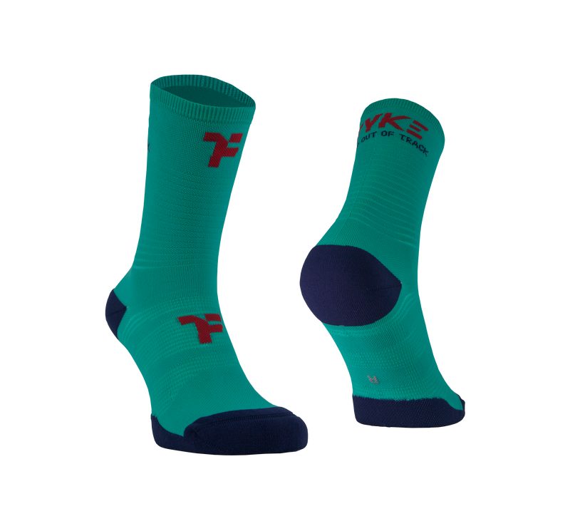 Chaussettes intermédiaires de couleur turquoise avec la marque Fyke et l'indication du pied gauche et du pied droit